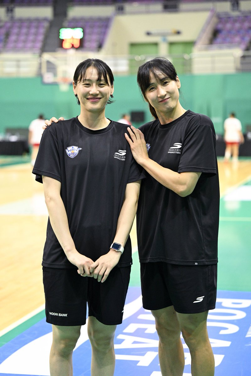 t_wkbl's tweet photo. 우리은행 이적 후 처음으로 현장에서 인사한 강이슬 선수👋 https://t.co/cuC0u05M98