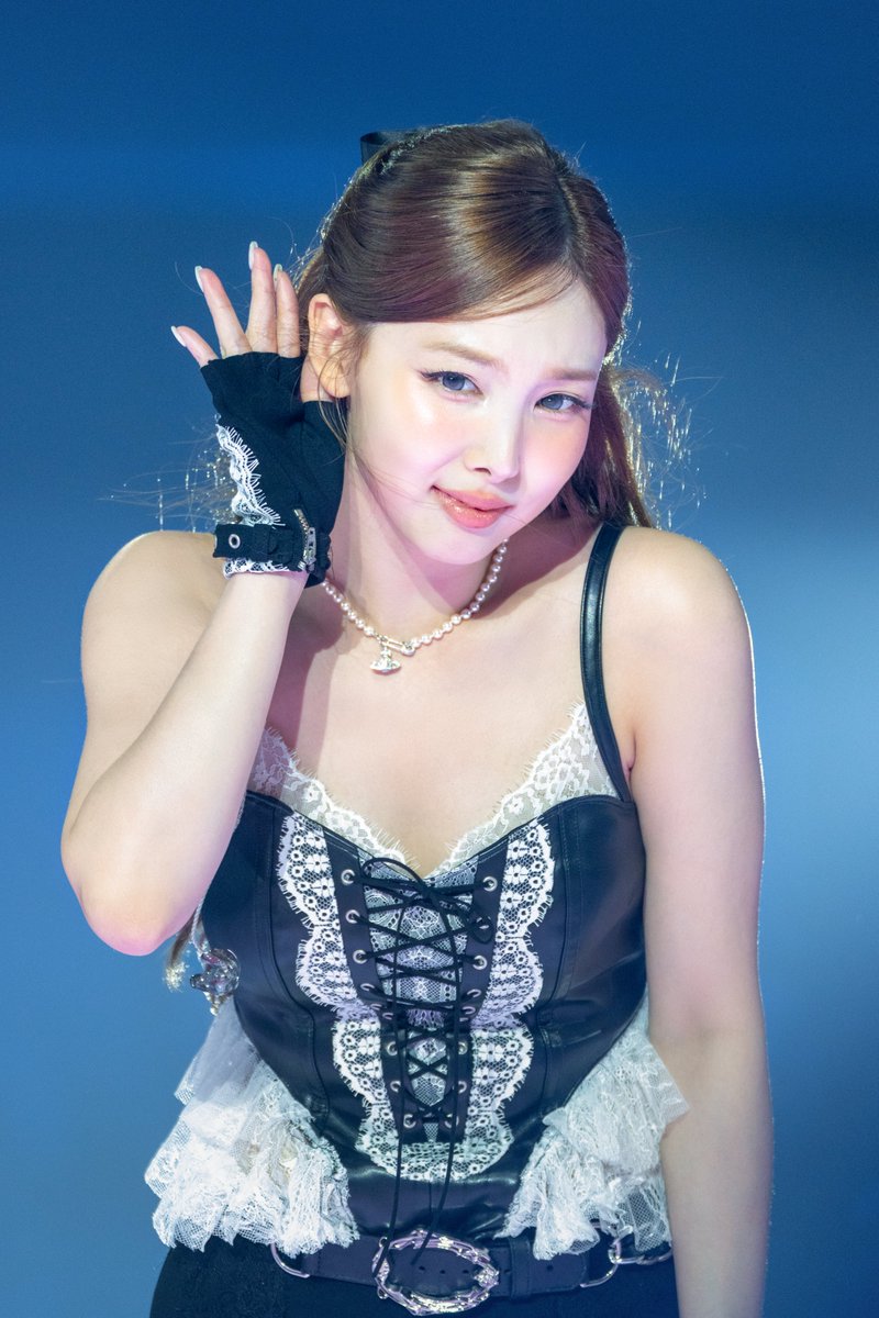 twicerunner's tweet photo. 260711 트와이스 콘서트 This is for 나연

#트와이스 #나연 #TWICE #NAYEON 
#TWICE_THISISFOR_WORLD_TOUR https://t.co/31zmTF3kv1