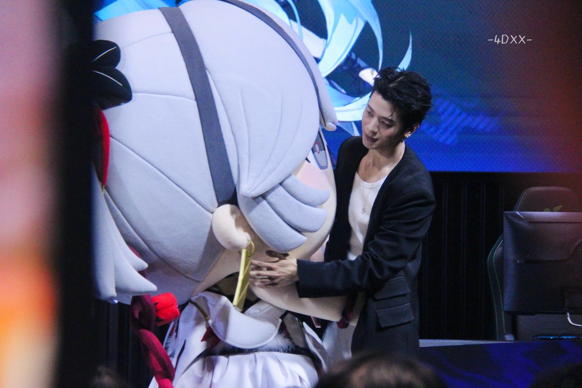 4DXX_SVRN's tweet photo. MC: คามิเลียร์ชอบพาร์ทไหนที่สุดจ๊ะ
คมล หันมามองหน้า สบตา แล้วคว้ามือพี่เช่หมับ

โอ๊ยยยย ดาราสาว เธออยู่เป็นเกินไปปปป 5556645555555445544555555666

SVRN WUWA GAME TALK #HOLOGRAPHICOVERDRIVE2026xSVRN
#AISeSportsxWuWa 
#SVRN  #SOVEREIGN https://t.co/Uhcwqj56qG