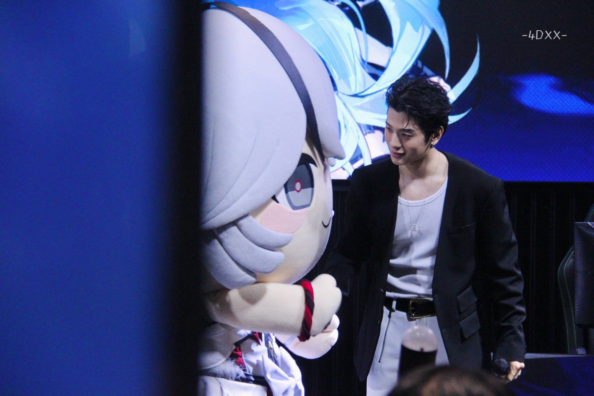 4DXX_SVRN's tweet photo. MC: คามิเลียร์ชอบพาร์ทไหนที่สุดจ๊ะ
คมล หันมามองหน้า สบตา แล้วคว้ามือพี่เช่หมับ

โอ๊ยยยย ดาราสาว เธออยู่เป็นเกินไปปปป 5556645555555445544555555666

SVRN WUWA GAME TALK #HOLOGRAPHICOVERDRIVE2026xSVRN
#AISeSportsxWuWa 
#SVRN  #SOVEREIGN https://t.co/Uhcwqj56qG