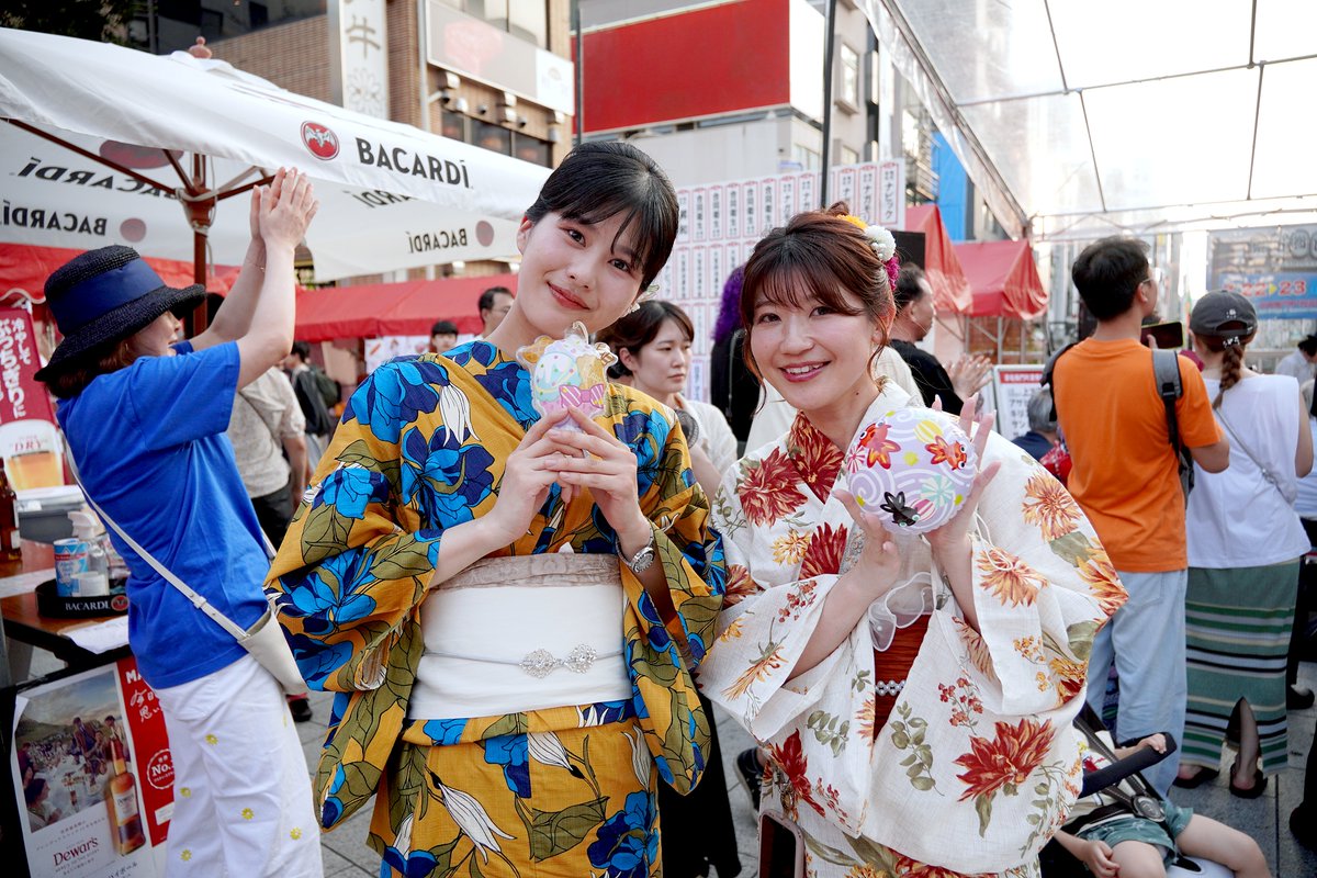 oichan1's tweet photo. 7/23、宗右衛門町夏祭り
橋の上で見つけた別嬪さんたち
#ミス宗右衛門町 https://t.co/jCbCKgcWsa
