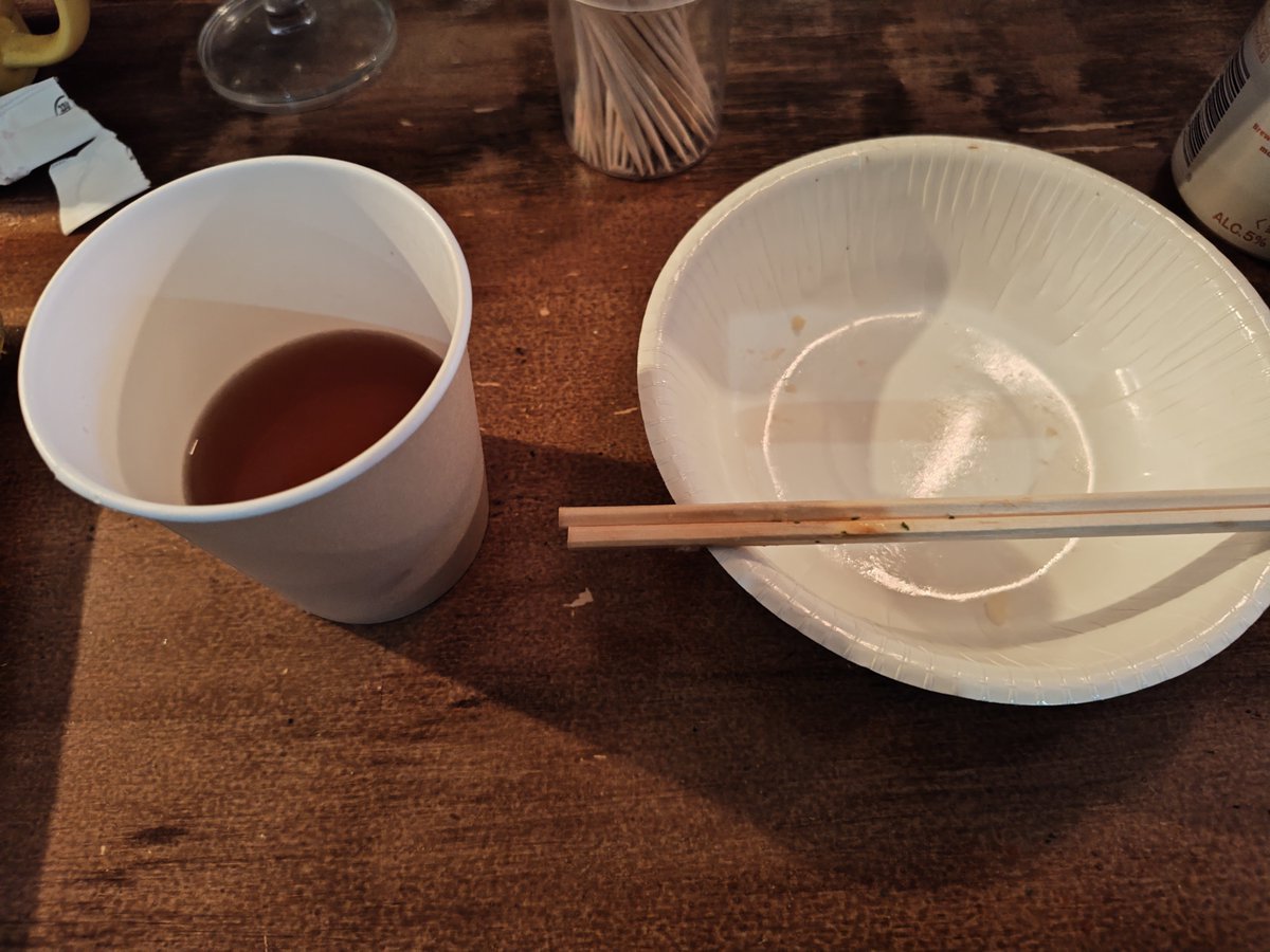 katushiger1's tweet photo. #SlowBird/@slowbird0501
#永恵美遥/@Miharu_ssw
たこ焼きバー行って来ました。
たこ焼き二皿食べました。
1皿目は、マヨネーズ入りソース
2皿目は、スープを作って頂き
明石焼きもどきで食べました。
味は美味しく頂いたのですが、
相手は片栗粉
片栗粉の怖さ知りました。
18個生半端に注文するのは
御法度
たち悪すぎ
腹持ちいいから、そっとやそっと位では
減りません。
動く事出来ない
本音ゆえば帰って寝たい気分ですが、
約束破る事の出来ないかっちゃん
次へと行く😱
一つ言い忘れ
歌を歌ってくれてありがとう
ではまたの日まで
グッナイト😀