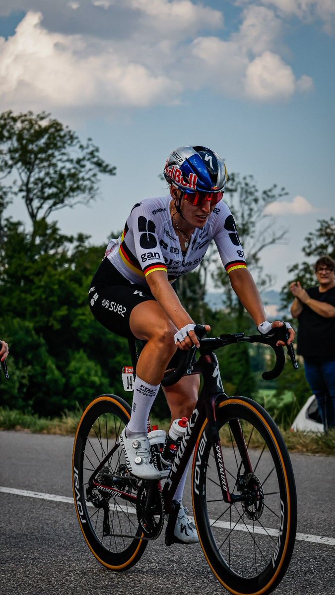 Arcalis1997's tweet photo. Franzi Koch 📸 by Ricardo Esteve
#TourDeFranceFemmes #Stage1 https://t.co/zkAPR4fRY0
