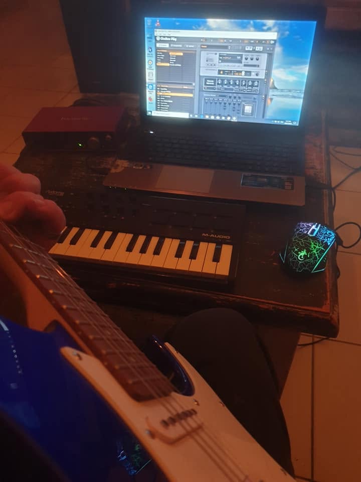 Atrapine1973's tweet photo. #makingmusic #guitar #daw #guitarrig #nativeinstruments https://t.co/aRQpqvRriB