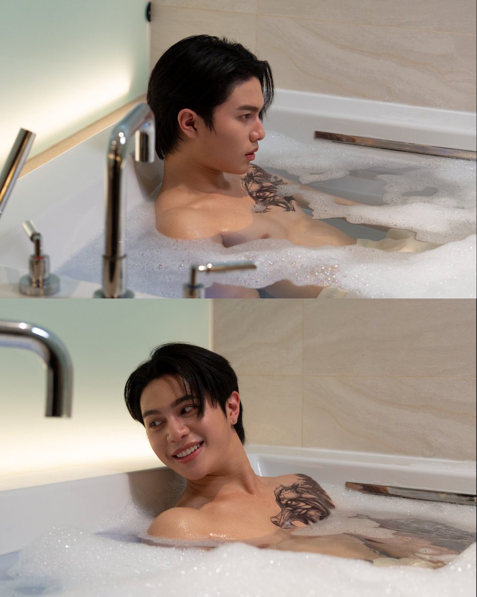 wubblybabe's tweet photo. ผู้นำอาเซนี่มันต้องแบบนี้ดิว้าาาาา โหด น่าเกรงขาม ยิงได้ยิงใครตายช่างมันแต่โมกข์ห้ามเจ็บ เห็นรอยสักอันนี้แล้วแบบเขินอ่ะ วิลเลี่ยมหล่อมาก 😭

#PeachAndMeSeriesFinalEP
#williamjkp https://t.co/hqKHz5auoY