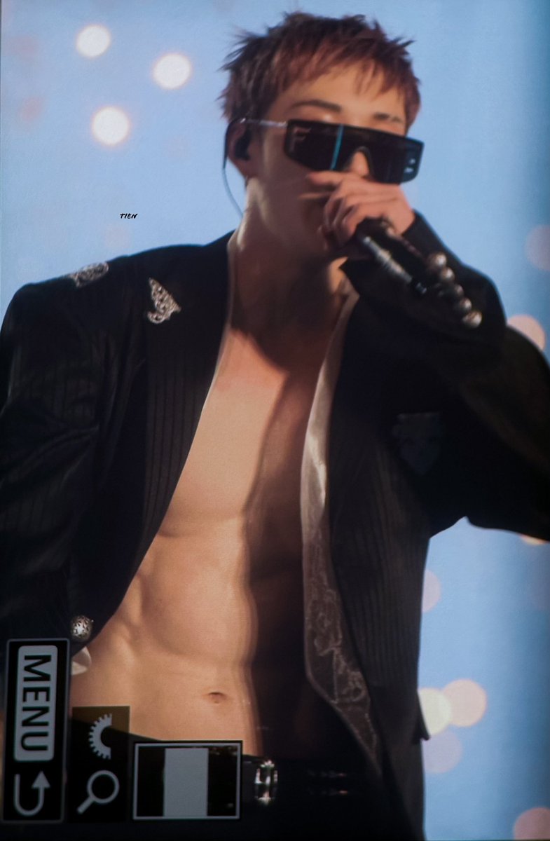 backsdoors's tweet photo. BANG CHAN?? THIS FIT WITH THE GLASSES IS INSANE https://t.co/mGGEWf0VPR