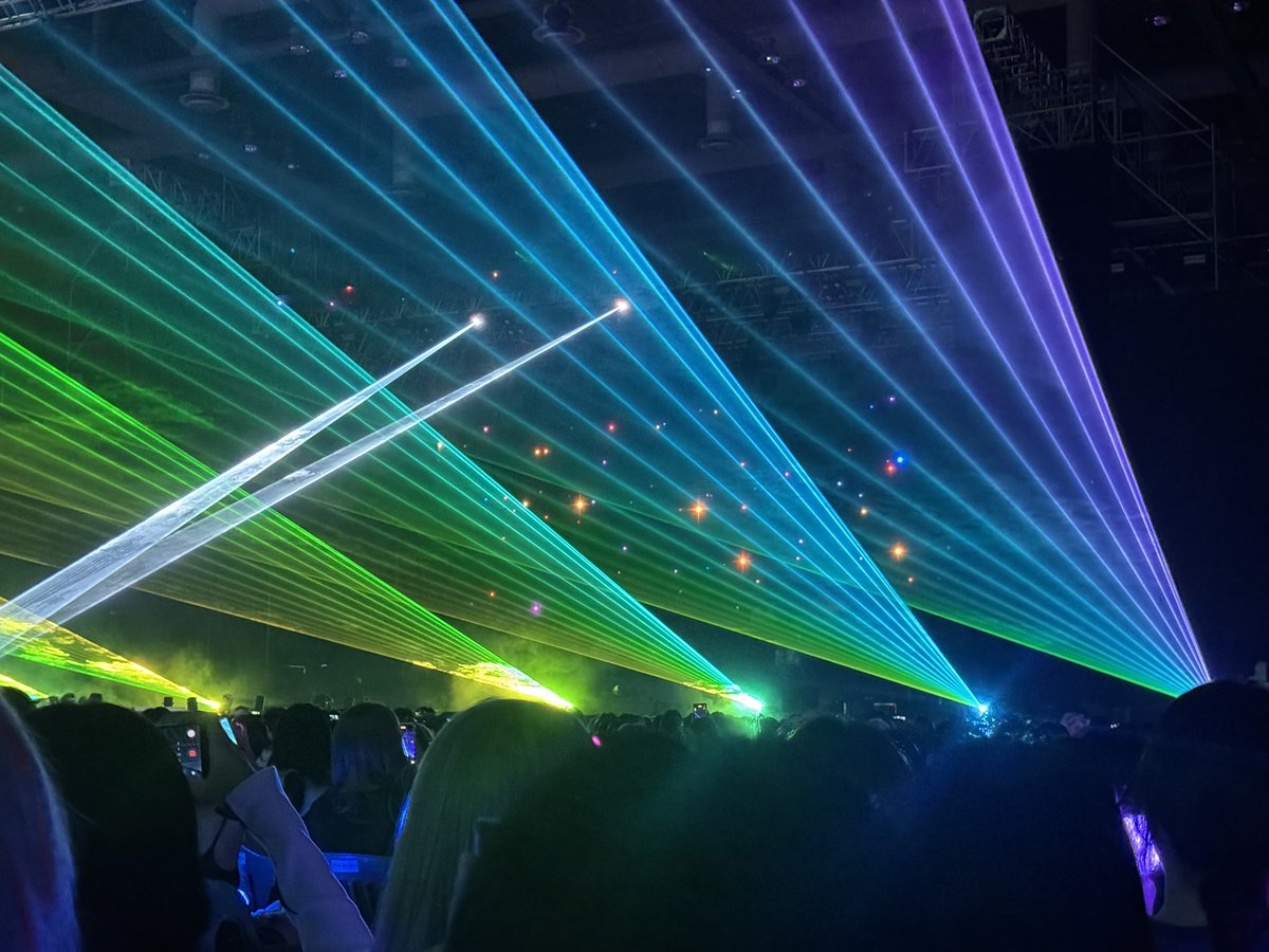 shchuuzin's tweet photo. 이런 것도 봤더랬지.....
L.O.Y.L 그렇게 좋아하지 않는데 오로지 이때 이 무대의 기억 덕분에 뭔가 엄청 좋아짐 https://t.co/qZuFSOxbcX