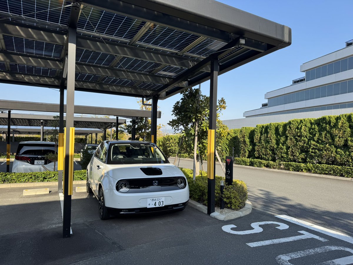 dr_yam_rc's tweet photo. スーパーワンとホンダｅの両方が使える状況で選んだのはスーパーワン
納車されて日が浅いのもあるけど、つい乗りたくなる
ブーストモードで楽しんでも思ったよりスピードが出ていないのも良い
ホンダｅで加速を楽しむとすぐにスピードオーバーw
車体サイズとパワーのバランスが良くて楽しい車です😃 https://t.co/XoqIAh8vNX