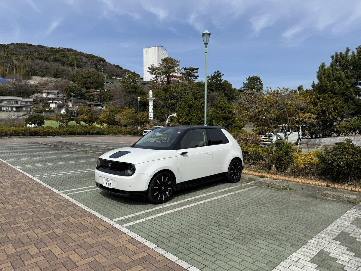 dr_yam_rc's tweet photo. スーパーワンとホンダｅの両方が使える状況で選んだのはスーパーワン
納車されて日が浅いのもあるけど、つい乗りたくなる
ブーストモードで楽しんでも思ったよりスピードが出ていないのも良い
ホンダｅで加速を楽しむとすぐにスピードオーバーw
車体サイズとパワーのバランスが良くて楽しい車です😃 https://t.co/XoqIAh8vNX