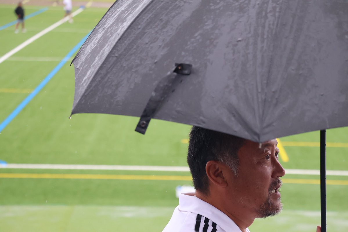 MindFootballl's tweet photo. 2026.7.26 
インターハイ2回戦@住鉱エナジーマテリアル
市立船橋×富山第一

前監督の朝岡さんがいらしてました
(現：ふたば未来学園監督)
表情をあまり変えず淡々と話すイメージでしたが、この日はニッコニコでメインスタンドに登場
波多監督との再会もあったことでしょう
いつかまた市船が日本一を... https://t.co/eIjKiN4l7v