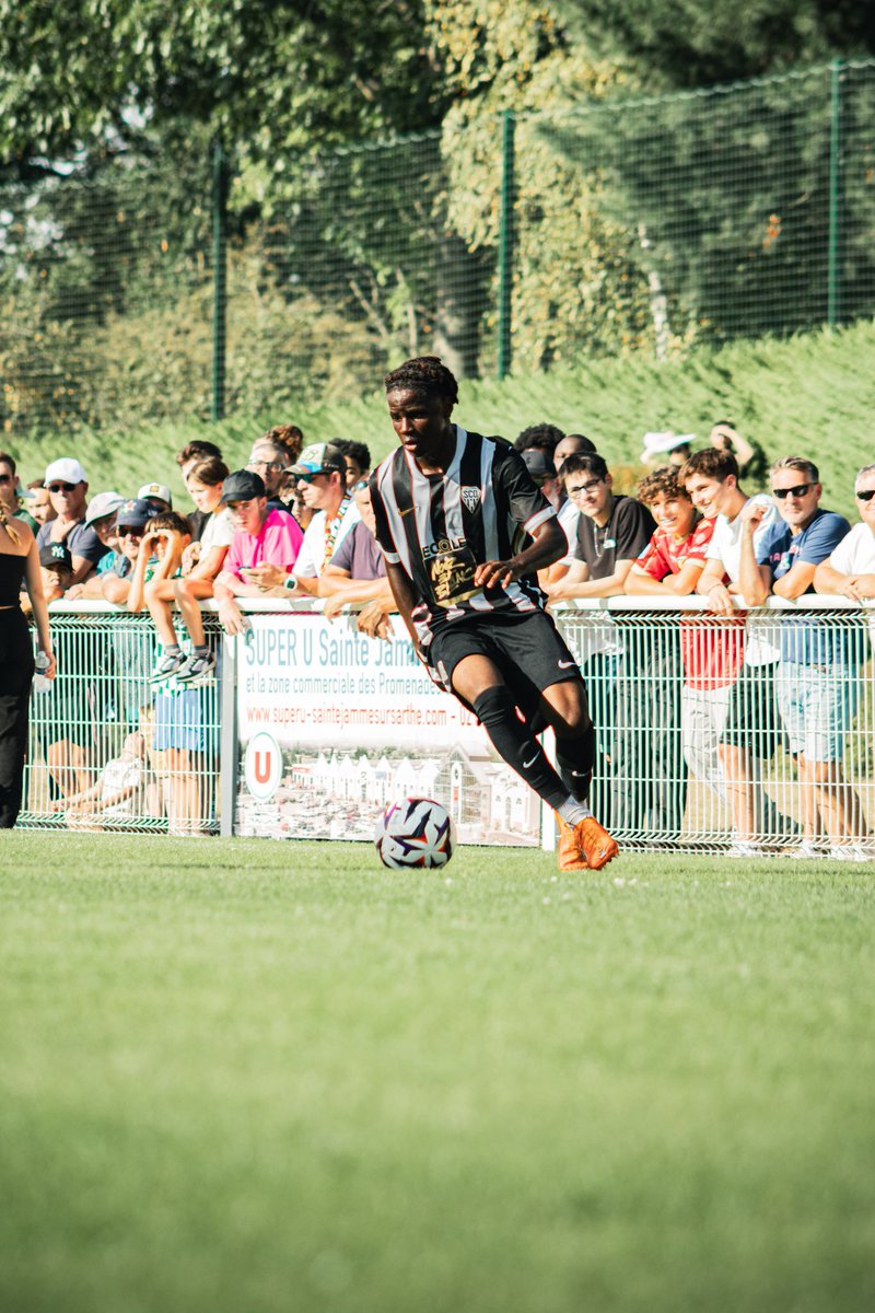 IncroyableSCO's tweet photo. 💎 - Andy Gouandjia a disputé ses 𝐩𝐫𝐞𝐦𝐢è𝐫𝐞𝐬 𝐦𝐢𝐧𝐮𝐭𝐞𝐬 avec Angers SCO hier face au Mans (3-2).
Le jeune latéral gauche de 16 ans a joué 60 minutes. 👏🏼⚫️⚪️
#LMFCSCO https://t.co/IjucyNdu0i