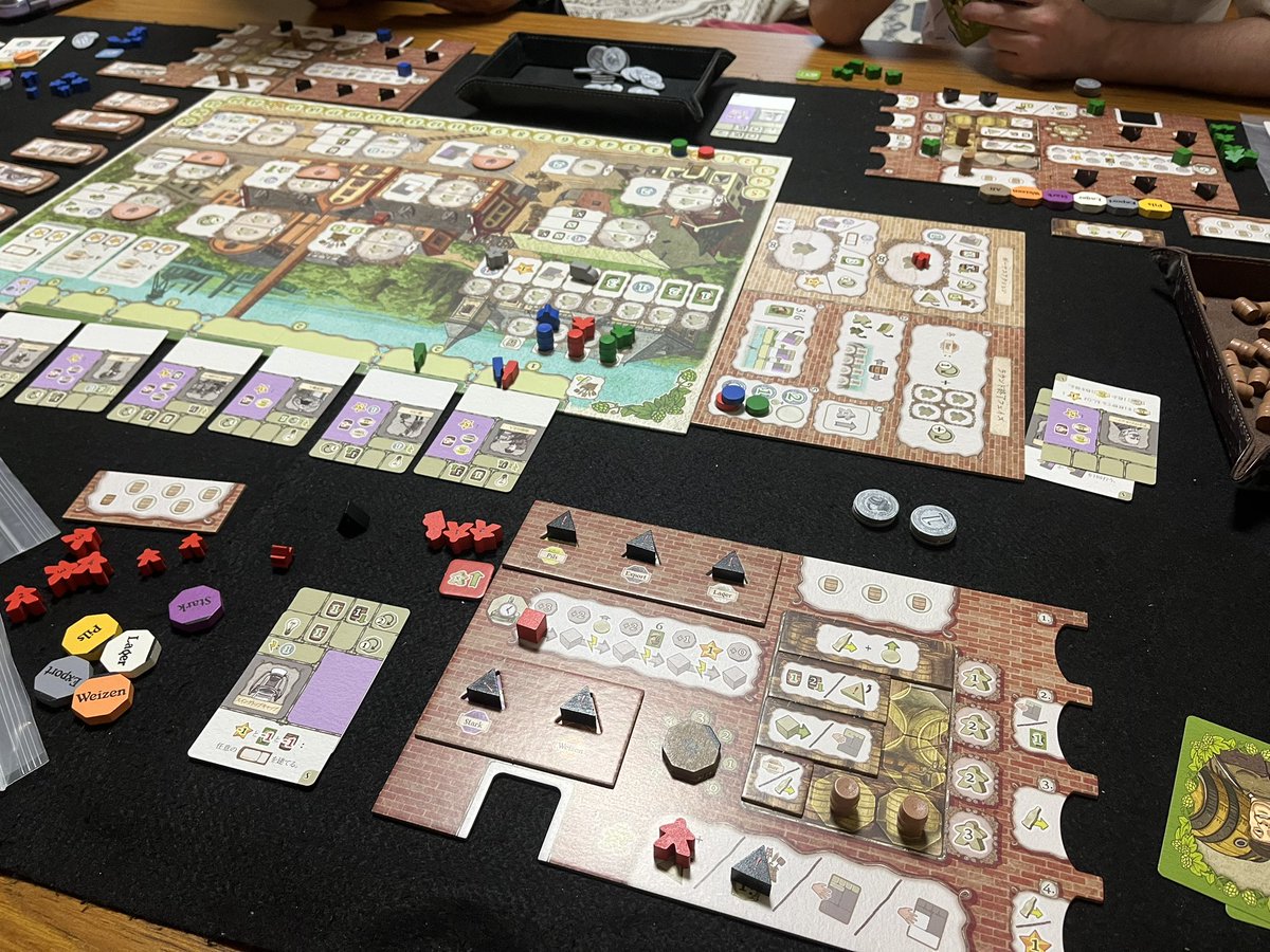 iida_game's tweet photo. 定例会で遊んだゲーム
「ビールパイオニア」
ビールを製造するワカプレ

ゲームは分かりやすくビーム作ってる感が伝わってくるのが良いね
重ゲーとしてら軽い部類に入る
出番順専門ワーカーなどワーカーの扱いが特殊だが難しくはない
何度も遊んでみたい作品だね

#ボードゲーム 
#飯田市 https://t.co/pptKQrp9xW