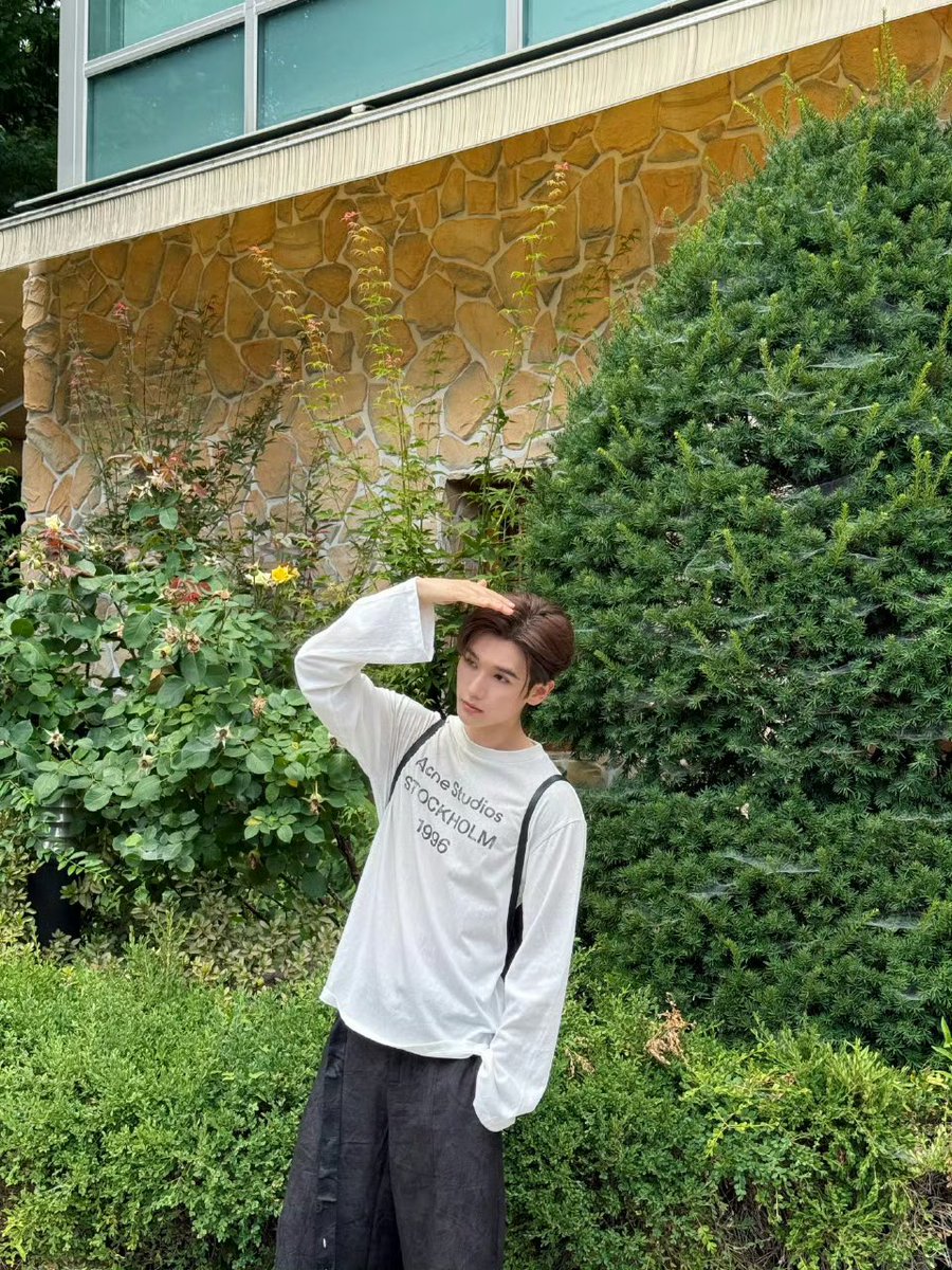 minniecloverr's tweet photo. น้องนายมาลงรูปตอนไปเที่ยวเกาหลีในเว่ยค่ะ 🥰 หล่อมากทุกรูปเลย

“ยังมีรูปอีกหลายรูปเลย รอผมก่อนนะ” 😊

🍓 https://t.co/yGELDqI1Jp

#นายท่านกรชิต #GaoQingchen #高卿尘 https://t.co/uWQvaqKVnf