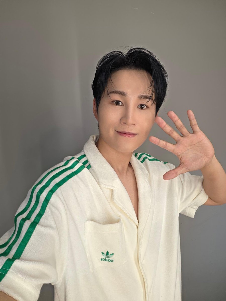 IIIlIIIIllIl's tweet photo. 260802 희재 인스타그램 (2) #김희재 

많이 더우시죠? 얼른 갈게요~🧡💨

https://t.co/lXbGcJ4Yx9 https://t.co/nQ4yQqQvnh