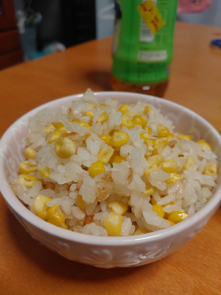 power_0708's tweet photo. 7月28日のラ・ムー100円娯楽イベント！
セールしてくださったとうもろこでご飯を作りました！
娯楽さんのアナウンスで大勢の人が集まり、店内は活気で溢れていました。
ファンに寄り添ったイベントを田舎でも！無料で！やってくださってありがとうございます！大切に食べます！
#100円娯楽 https://t.co/NKktARtuvd