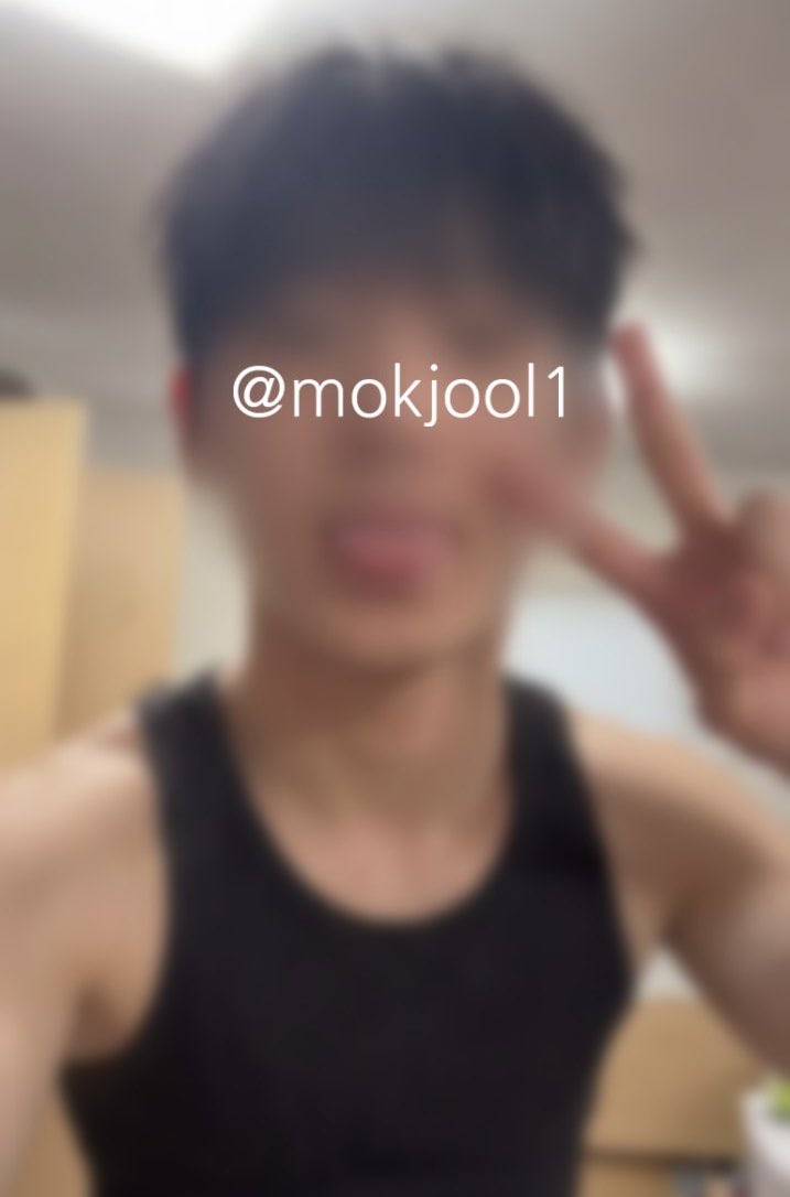 mokjool1's tweet photo. 뇌 쳐녹은 운동부 기숙사에서 골든 https://t.co/svJzKbzwPr