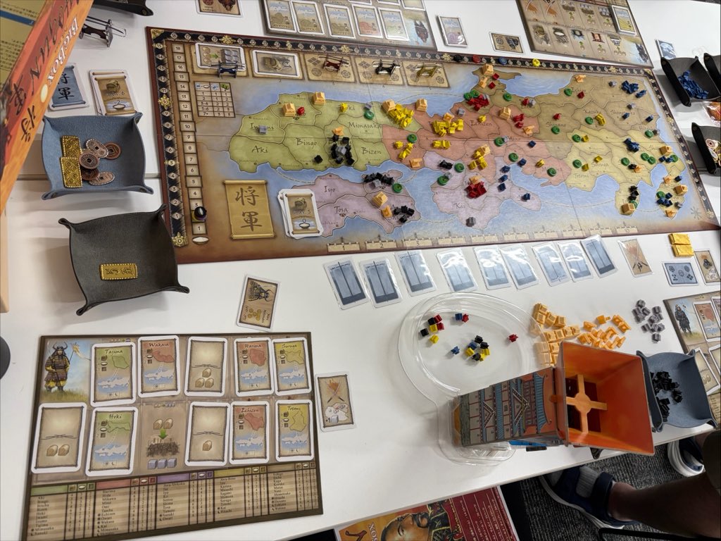 kntmb_bg's tweet photo. ボドシェア新宿

将軍:プロット！陣取り！キューブタワー！バチバチで良い🙆‍♂️

railways of the lost atlas:途中から株のみで、3点差2位になってるプレイヤーがいて凄かった！私は結婚詐欺師だそうです😂合併交渉してただけなのに😗

フロマッジオ:味変としていい感じ！

皆様ありがとうございました。 https://t.co/OqaBLQ6fRn