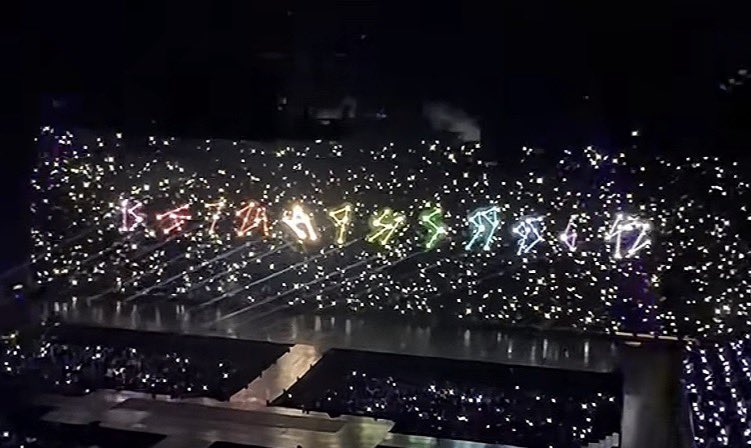 mumumay_'s tweet photo. คือจบคอนไปสัปดาห์นึงแล้วพึ่งสังเกตุ ก็งงไปเถอะว่ามันคือดาวอะไร มีจริงมั้ย สรุปมันคือเลขหลังเสื้อของเด็กสมัย789 ละนั่งงงในคอนคนเดียว 5555544444444455555 https://t.co/gqjEpGqeVs
