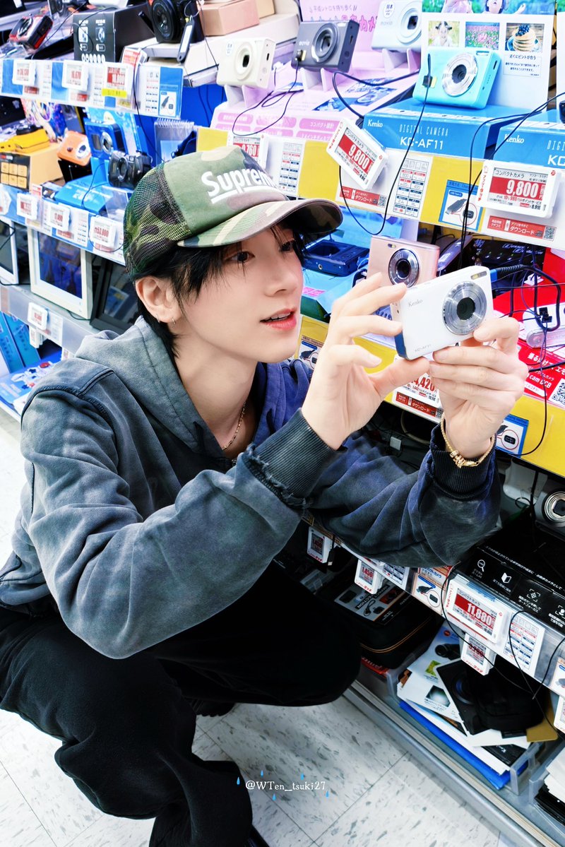 WTen_tsuki27's tweet photo. 截修🎨喜欢饱和度高一点的颜色꒰˶>ᗜ<˶꒱​ 

#TEN #เตนล์ #李永钦 #텐 https://t.co/90pttk4NbK