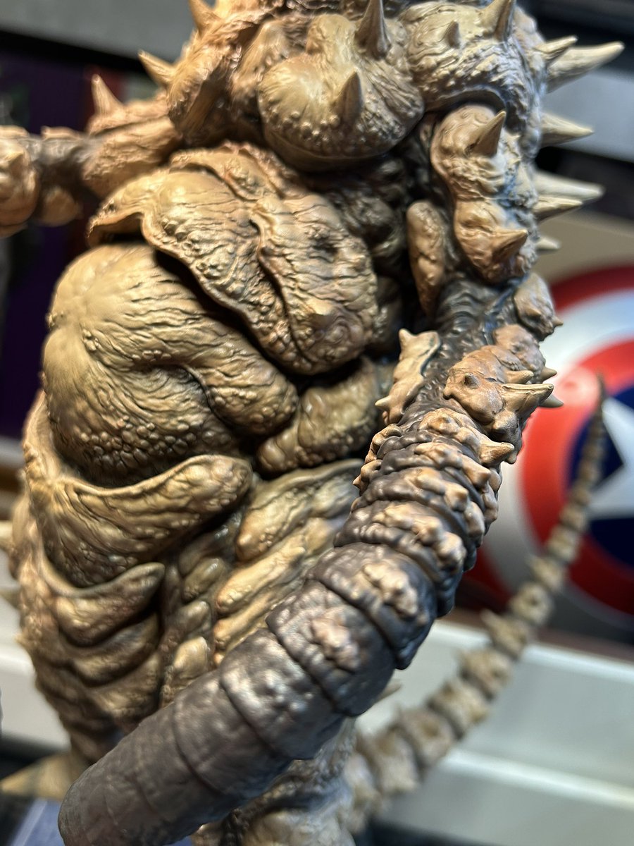 TAKUM78's tweet photo. ACRO/KAIJU REMIX SERIES
タンノハジメ地底怪獣 グドン

来ましたグドン！！
原型から圧倒されていたグドン、まさに古代　生物の生き残りが進化したリアルなディテールの落とし込みが素晴らしく、無知の解釈もきちんと捕食できそうで最高、早くツインテールと並べたい！
@ACROjapan 
@tnn_scaltinof https://t.co/kGS2wX9bE0