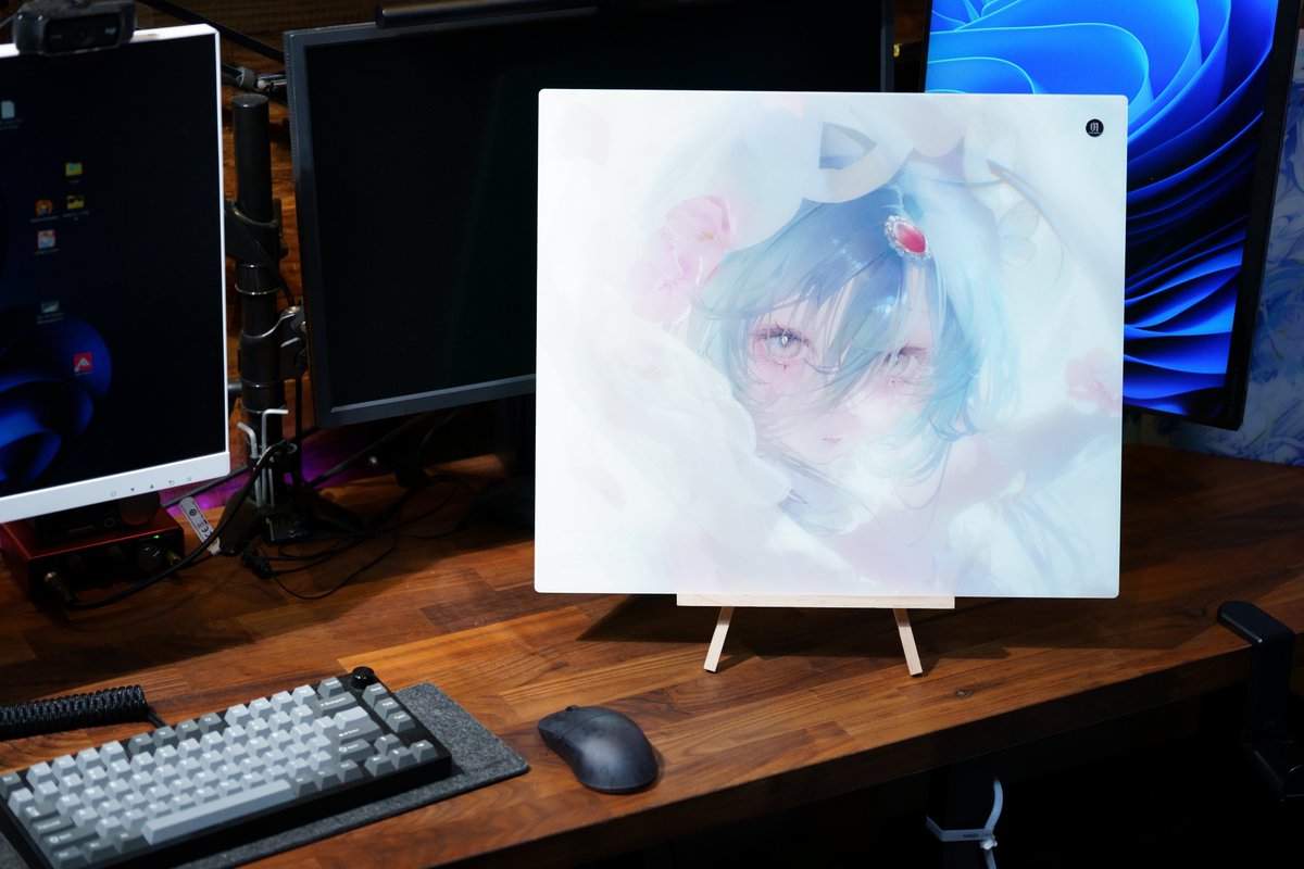 kai3blog_jp's tweet photo. 新しいglass mouse pad
水彩画タッチでめちゃくちゃ綺麗　#Rabbit0 #MOPAMOPA https://t.co/127invdRec