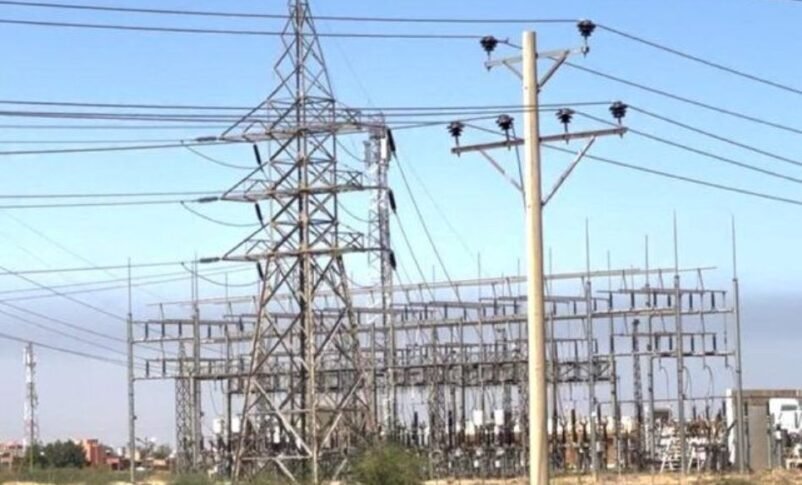 SudanTribune_AR's tweet photo. غضب من قطوعات الكهرباء.. محتجون يغلقون طريق بورتسودان

واصل محتجون، السبت، إغلاق أجزاء من الطريق القومي الرابط بين بورتسودان والخرطوم في منطقتي سواكن وجبيت بولاية البحر الأحمر، بعد أن بدأوا الإغلاق أمس الجمعة، احتجاجًا على استمرار انقطاع التيار الكهربائي لساعات طويلة، وسط مطالبات للسلطات بالتدخل العاجل لمعالجة الأزمة.

https://t.co/SCEGdplgIG
