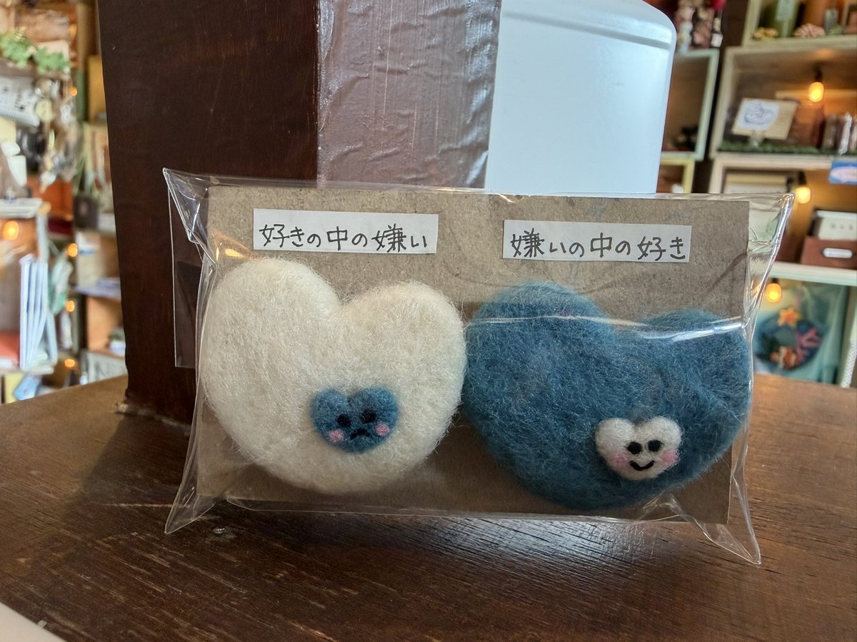 nihirugyu's tweet photo. Ari さん、新作は中々に複雑な思いのブローチと、K usuriの新作。在庫切れしていた作品も追加してくれました。#ニヒル牛 https://t.co/7FgCc7dSTe