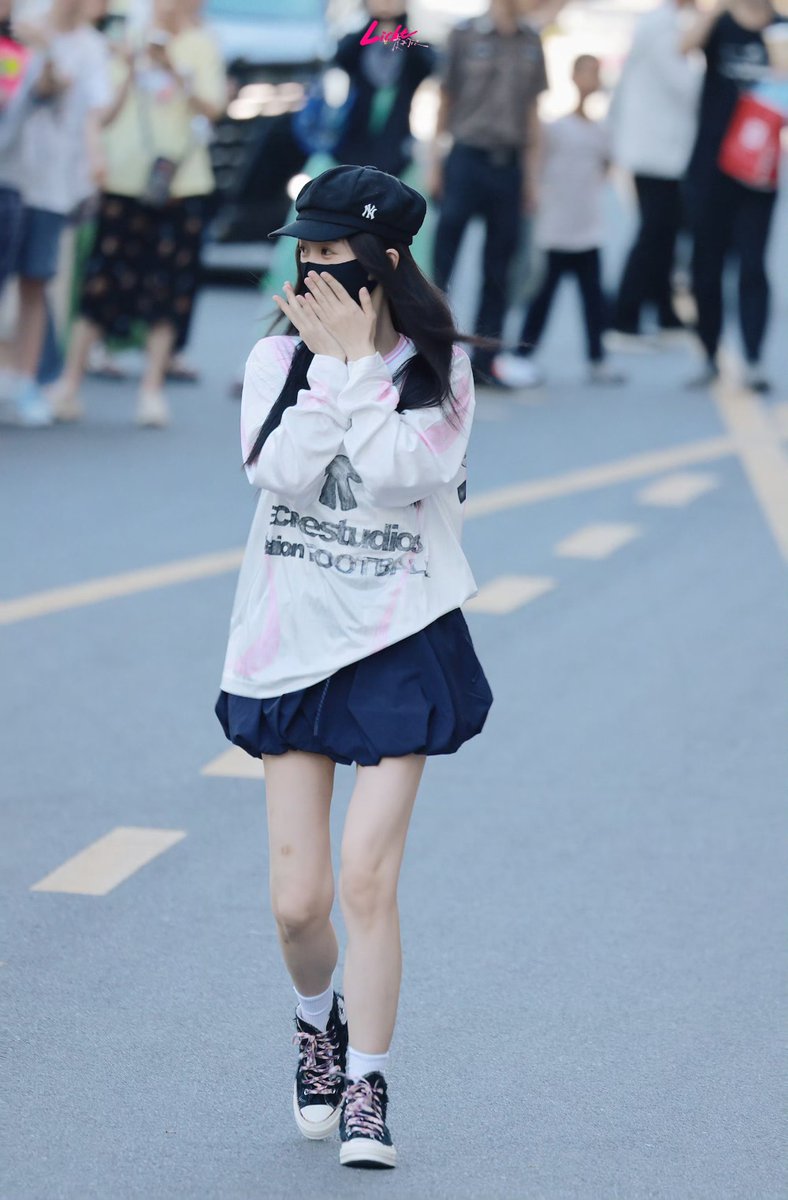 oftennonplussed's tweet photo. [2026.08.02]

Day 30 of Hengdian catwalk

#YuShuxin #虞书欣 #EstherYu

cr: Licht &amp; Rigel🧣

#NianXiangSi #LovelnTheShell #ChangShengGu https://t.co/okpdqZThbb