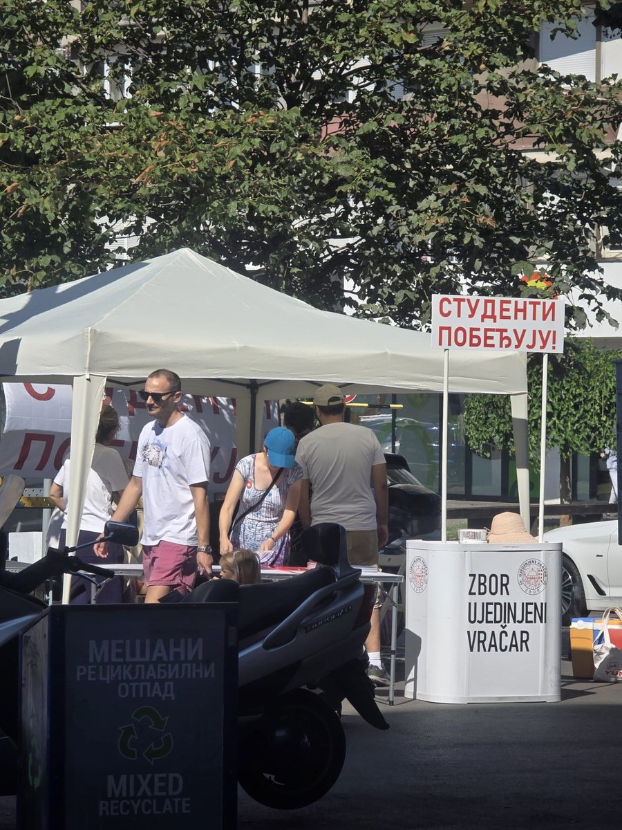 stevanovic87's tweet photo. Danas su na Vračaru štrokaderi hteli da sole pamet ali ih ljudi odjavili, prazno. Glavne zvezde tzv studenata krmača koja je pobegla sa stočne pijace u Boleču, student večernje škole i baba koja je bila Titova pionirka. Blokaderska pamet u mladost ! To nikad u Srbiji neće proći ! https://t.co/g71n0cYcCH