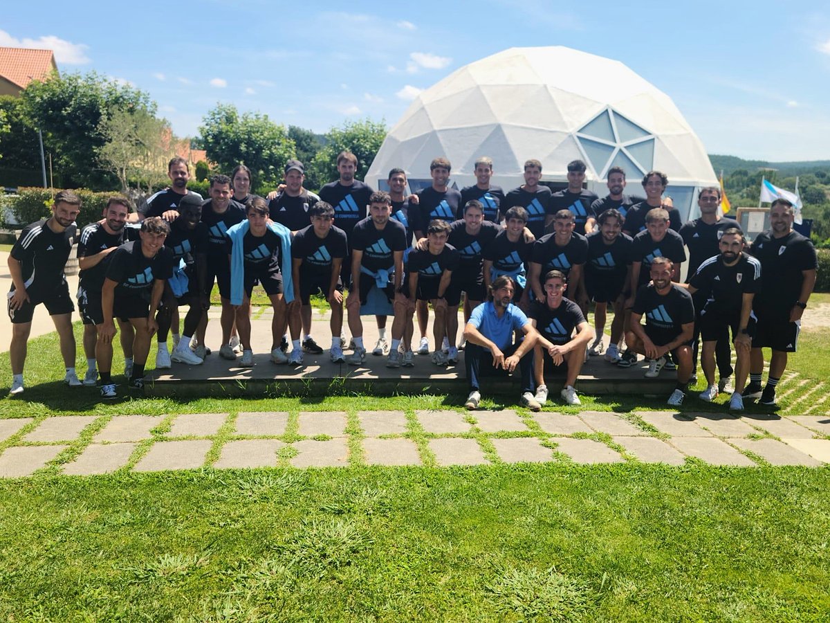 SD_Compostela's tweet photo. ⛳️ Cumprindo tradicións, os nosos tiveron onte unha xornada de convivencia cos nosos amigos de Tambre Golf &amp; Croquet

🏌‍Un día diferente, de moita diversión, que rematou cun xantar grupal

🩵🤍 Grazas polo voso apoio, o bo trato e por acollernos unha vez máis

#PretempadaCompos https://t.co/dlzNck4CP4