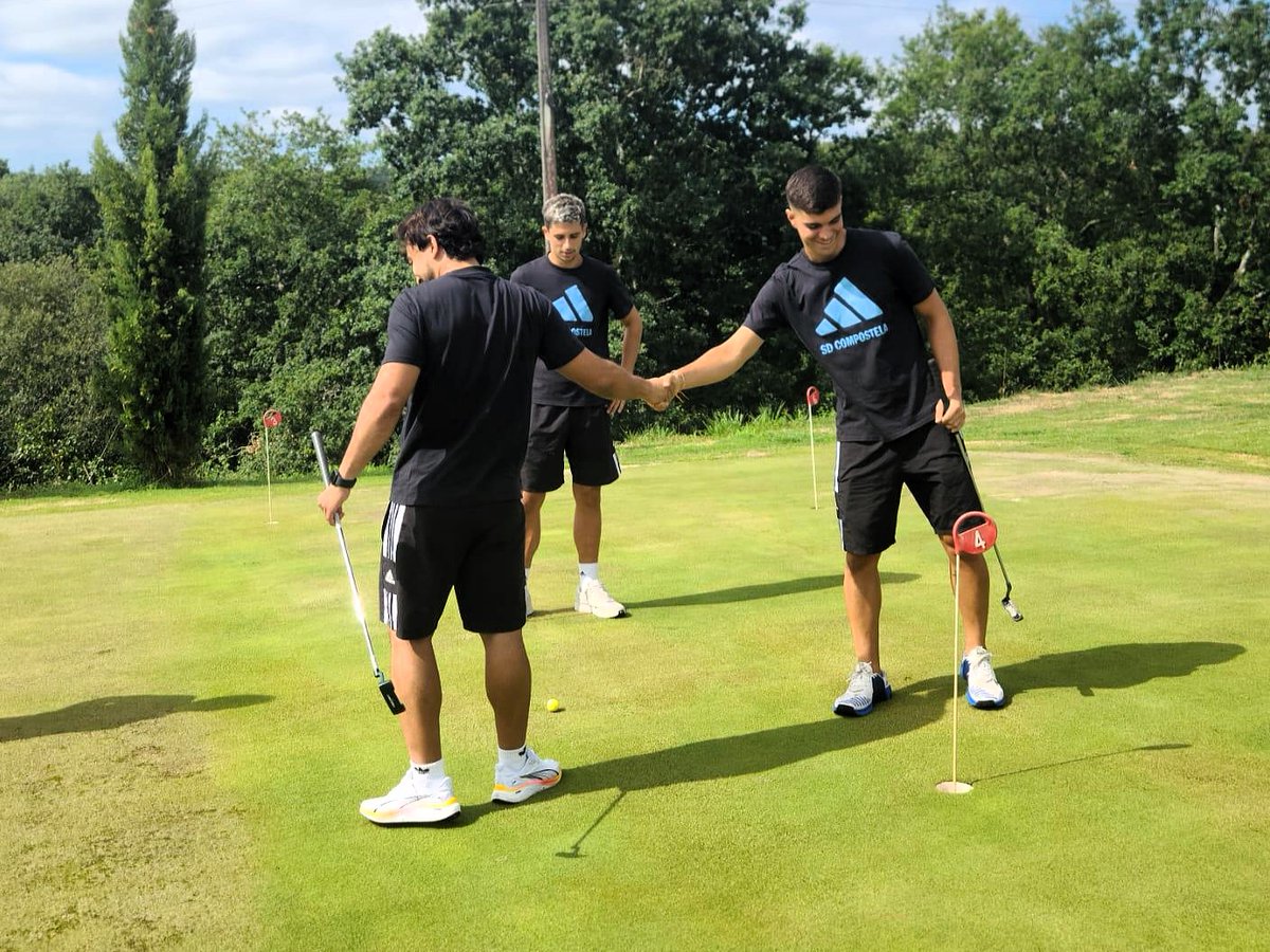 SD_Compostela's tweet photo. ⛳️ Cumprindo tradicións, os nosos tiveron onte unha xornada de convivencia cos nosos amigos de Tambre Golf &amp; Croquet

🏌‍Un día diferente, de moita diversión, que rematou cun xantar grupal

🩵🤍 Grazas polo voso apoio, o bo trato e por acollernos unha vez máis

#PretempadaCompos https://t.co/dlzNck4CP4