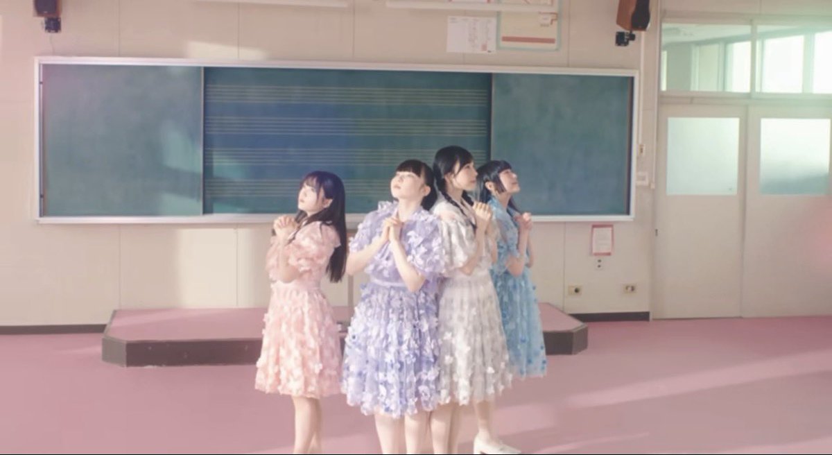 aiko_fujiwaraa's tweet photo. ファントムシータ @PhantomSiita 
「輪廻る」振付をさせていただきました🫧🔄

ファントムシータの初の光堕ち曲🌸🍃💫
何度生まれ変わっても
このメンバーに、ファンの皆様に、
出会いたい想いを
振付や眼差し構成に込めさせていただきました！

4人の愛溢れる表現を通して
たくさん届きますように🦋 https://t.co/zU9HyU3Ktw