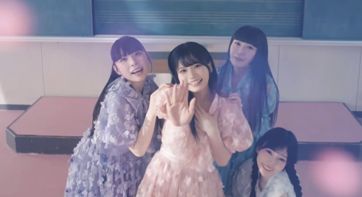aiko_fujiwaraa's tweet photo. ファントムシータ @PhantomSiita 
「輪廻る」振付をさせていただきました🫧🔄

ファントムシータの初の光堕ち曲🌸🍃💫
何度生まれ変わっても
このメンバーに、ファンの皆様に、
出会いたい想いを
振付や眼差し構成に込めさせていただきました！

4人の愛溢れる表現を通して
たくさん届きますように🦋 https://t.co/zU9HyU3Ktw