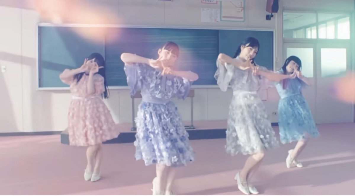 aiko_fujiwaraa's tweet photo. ファントムシータ @PhantomSiita 
「輪廻る」振付をさせていただきました🫧🔄

ファントムシータの初の光堕ち曲🌸🍃💫
何度生まれ変わっても
このメンバーに、ファンの皆様に、
出会いたい想いを
振付や眼差し構成に込めさせていただきました！

4人の愛溢れる表現を通して
たくさん届きますように🦋 https://t.co/zU9HyU3Ktw