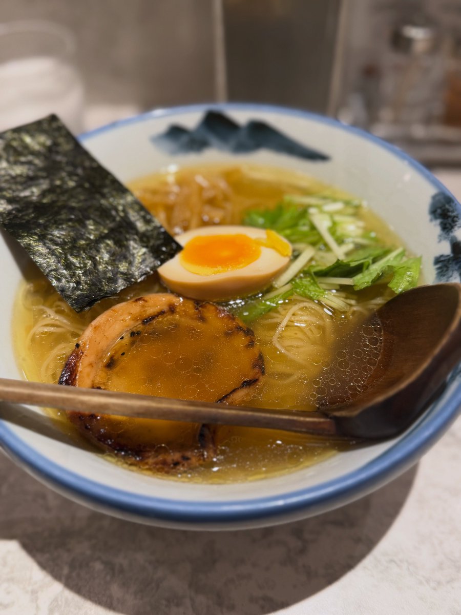 mieeya318's tweet photo. 今日はMM21へ買い物へ。久しぶりの外食でお昼にラーメン🍜食べたんだけど、めっちゃ美味かった〜✌️
新しく買ったクッションもミランは気に入ってくれたみたいで早速爆睡してる💤 https://t.co/euwJQ0xdrJ