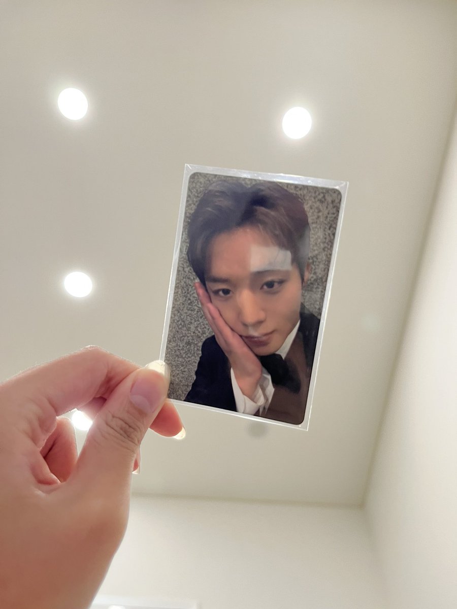 seoyoonuy's tweet photo. 휴가와도 소심이랑 포카 챙기는 나 어떤데 https://t.co/EciqZQNorV
