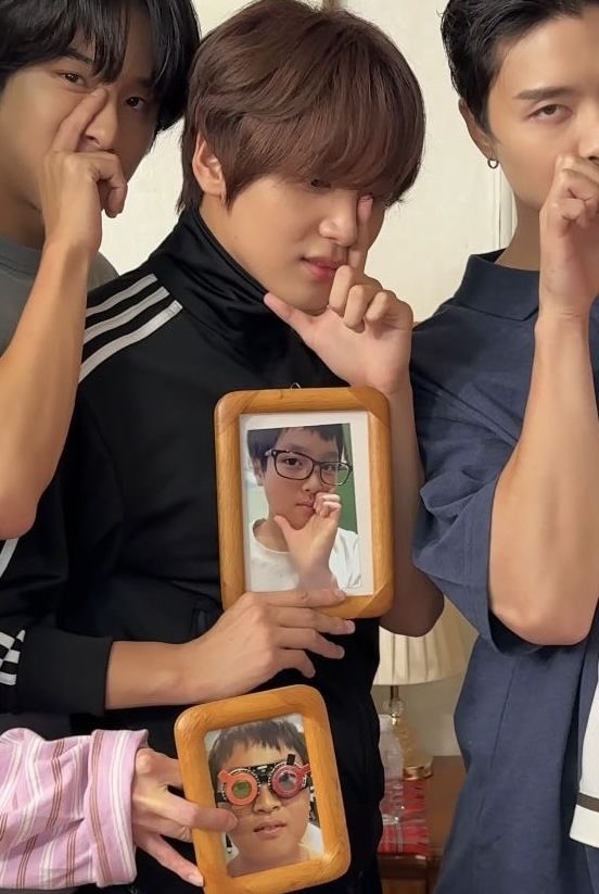 hccenter_6's tweet photo. 이해찬 어릴때 따라하는거 걍 귀엽고 웃김 https://t.co/oTRrGFJoaZ