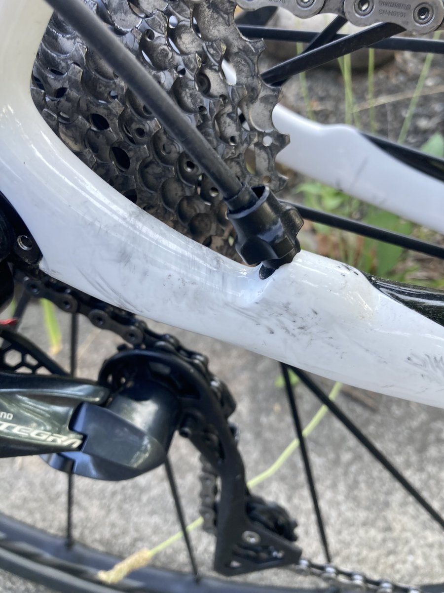keicho_bicycle's tweet photo. デローザのアウターキャップ行方不明になって苦肉の策で乗り越える。 https://t.co/bKfAgYbdBh