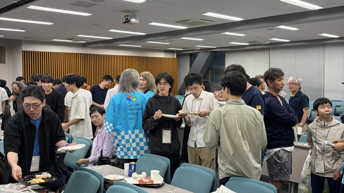 gdgkwansai's tweet photo. 懇親会です✨🍕🍺
#Xtalk26 https://t.co/WPDR717KSc