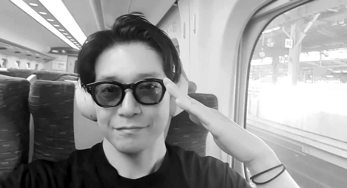 jun5563's tweet photo. 取り急ぎ
愛の不時着ありがとうございました！

ご観劇下さった皆様
そして関わった下さった全ての皆様に
心よりの感謝を！

またどこかで会えますように•••

#愛の不時着 
#사랑의불시착 
#愛の不時着ミュージカル https://t.co/ZL8v1IqkU7