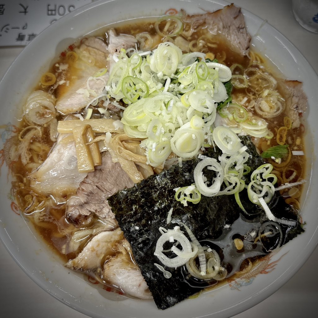 24isoyan's tweet photo. 秋葉原
青島食堂さんで
チャーシュー麺ほうれん草　
ネギ足し https://t.co/81tIwnxEfr