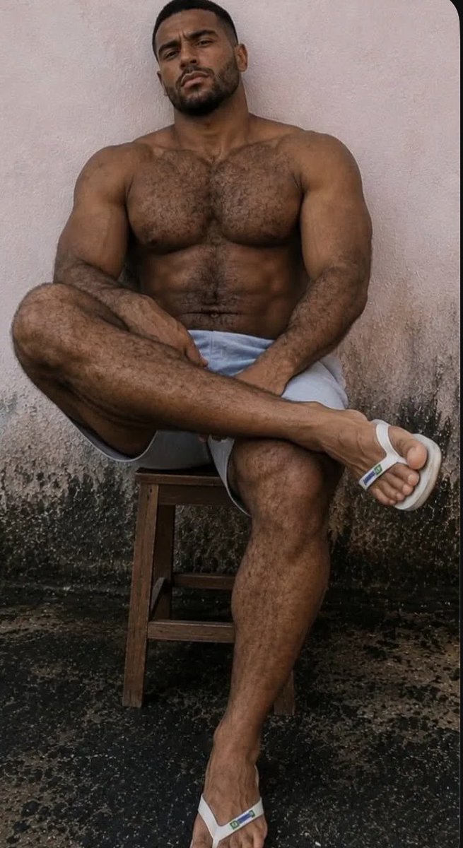 DiGiordania's tweet photo. #hairyhunk #honeylips #hairychest #hotpecs #hairylegs #mercilesslylickable https://t.co/fQNIVme7pu
