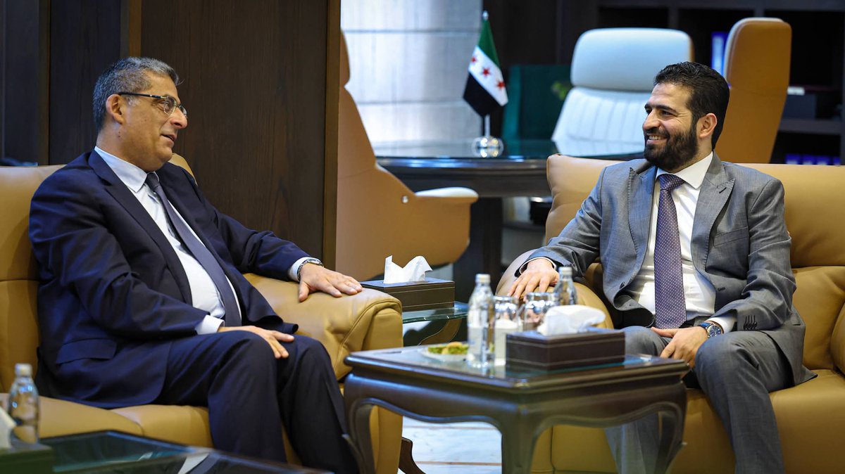 Elkhitamit1's tweet photo. وزير الداخلية أنس خطاب يستقبل سفير لبنان بدمشق هنري قسطون، بحضور مسؤولين من إدارة التعاون الدولي ووزارة الخارجية.
 تم خلال اللقاء بحث تعزيز العلاقات الثنائية والتنسيق المشترك في الملفات ذات الاهتمام المتبادل بين البلدين الشقيقين. https://t.co/HODvpcXOxc