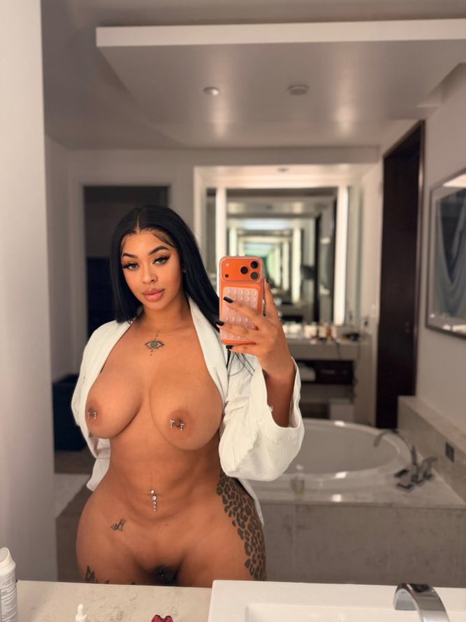ExotiicaSIim's tweet photo. Smash or pass? 😏 https://t.co/gTHHD1vPH3