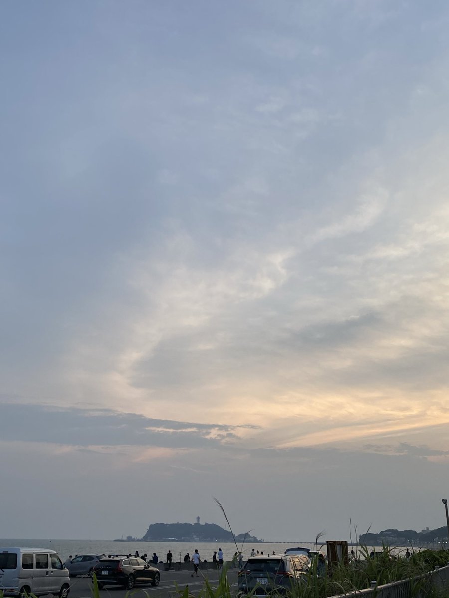 7tc2mp10tok's tweet photo. SEASIDE LIVE後に
夕焼けと波音🌇🌊
さらに癒されました☺️
お土産にROUTE134ビールをGETしました🍺
#鎌倉ビール
#ROUTE134 https://t.co/eTfB1RgCG2