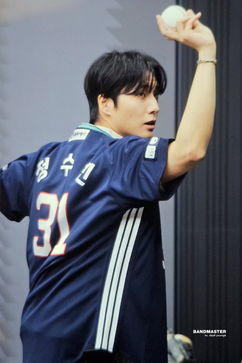 bandmaster_'s tweet photo. 260802 팬싸인회
#데이식스 #DAY6 #영현 #영케이 #YOUNGK https://t.co/W5nJf6KdKD