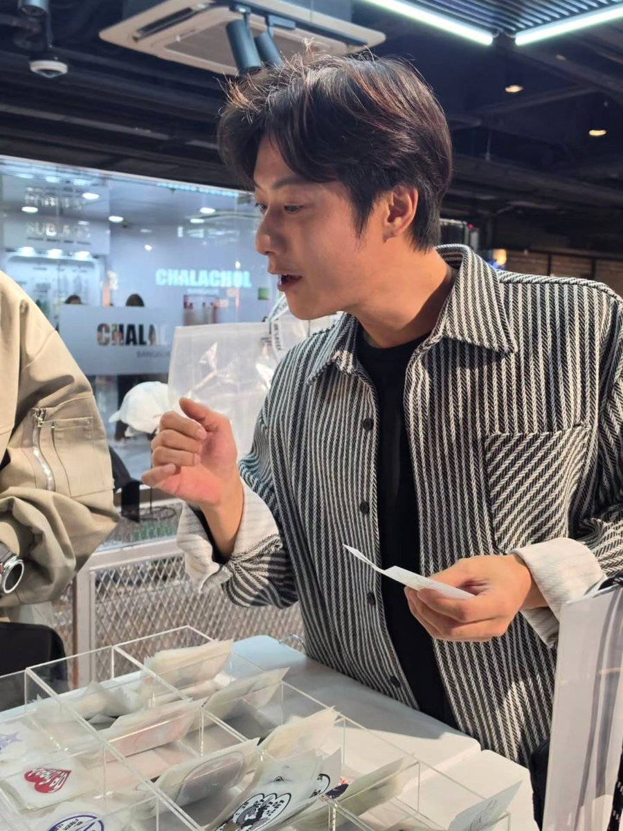 AlwaysJungshine's tweet photo. พี่จองสนุก แอดก็สุขใจค่ะ 😁😆
แล้วจะไปสนุกๆแบบพี่นะ 😍🥰
.
Repost IG #jung_kt_
สนุกไหม..ผมสนุกมาก

#คัลแลน #พี่จอง #คัลแลนพี่จอง #BEFREEK https://t.co/sHdmrMA5Qc