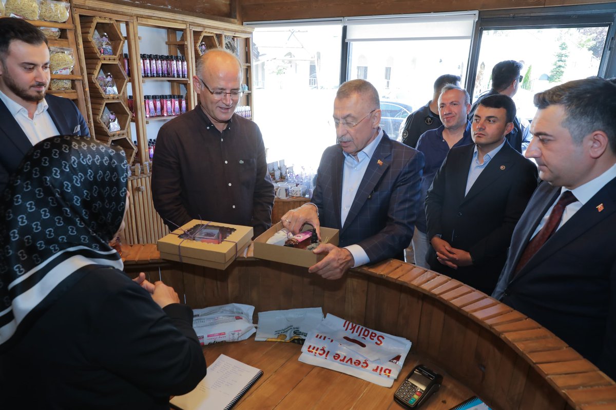fuatoktay's tweet photo. 📍 Yozgat - Çekerek

Baba ocağımız Çekerek'te Girişimci Kadınlar Kooperatifi’nin emekle ve tamamen doğal yöntemlerle hazırladığı Yöresel Ürünler Satış Mağazası’nı ziyaret ettik.

Kadınlarımızın alın teriyle ürettiği bu geleneksel lezzetleri yerinde gördük, emeklerini takdir ettik.

Yerel üretimi ve girişimci kadınlarımızı desteklemeye devam edeceğiz.
