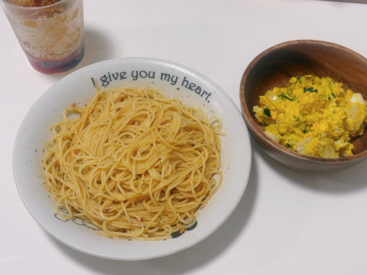 mugimaru_o0's tweet photo. 今日の夜ご飯は夫の分作らなくていいので適当🍝かぼちゃのサラダは私の好物🎃 https://t.co/fijqfVqLX8