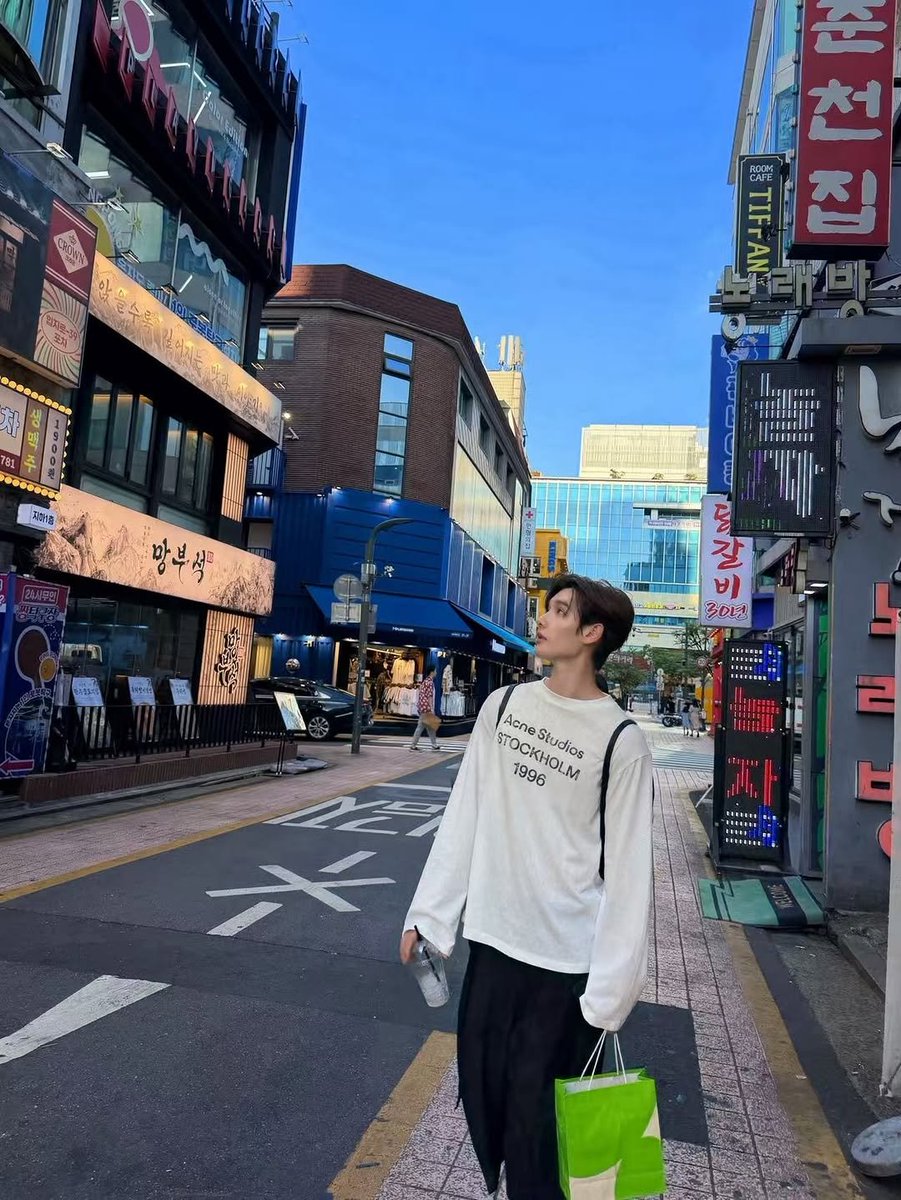 NineOfficial_TH's tweet photo. 高卿尘 IG update 

🔗 https://t.co/ddyjm660Nv

#นายท่านกรชิต #高卿尘
#GaoQingchen  
@naninenai9999 https://t.co/trk5yCnj4J